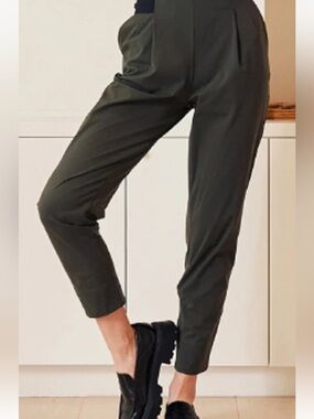 ADay Women’s Turn It Up Stretch Front Pleated Tapered Pants In Moss Green